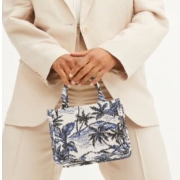 H&M BLUE TOILE SMALL HANDBAG DETACHABLE SHOULDER STRAP
BLUE/PATTERNED - Picture 2 of 16